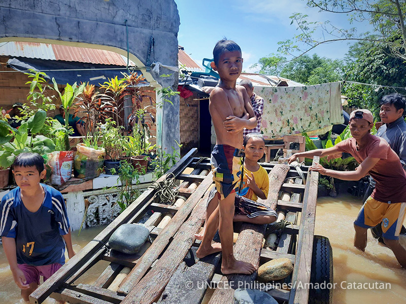 PCO-SI_Emergencies-Generic-ChildrenInFlood.jpg
